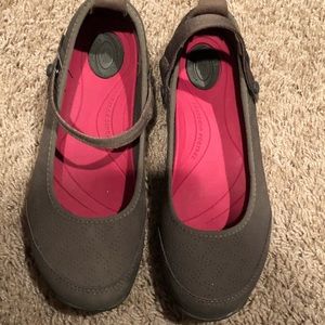 Teva Flats